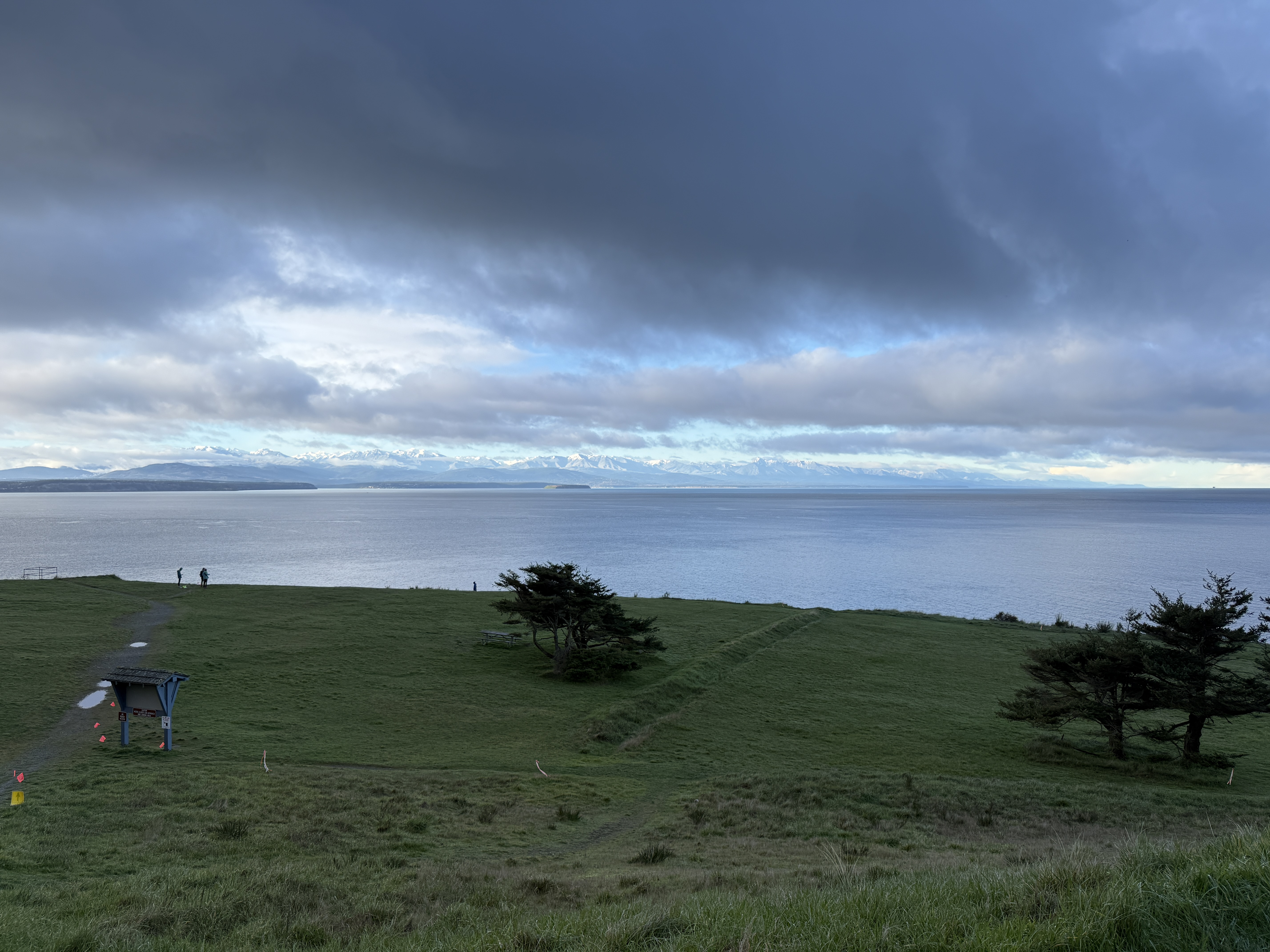 Pre-race picture of the bluff with Olympics in the background